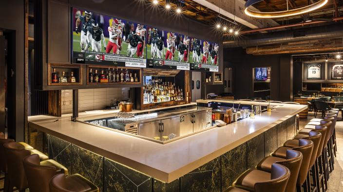 D's Sports Bar — photo 2