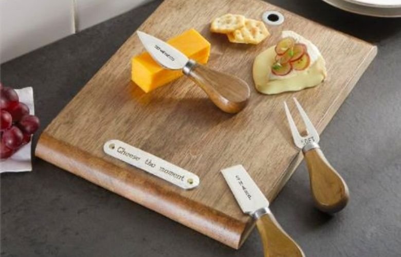 vasilha para conservar e cortar queijo com lâmina embutida